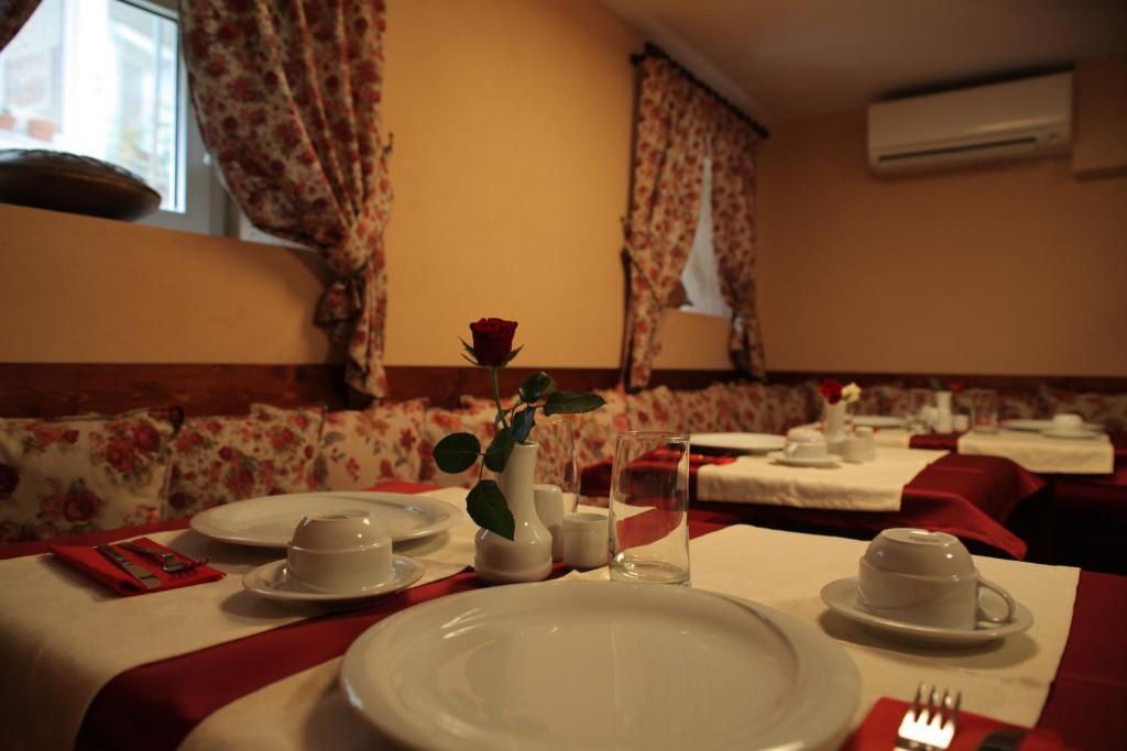 Hotel Vila 60 Tirana Zewnętrze zdjęcie