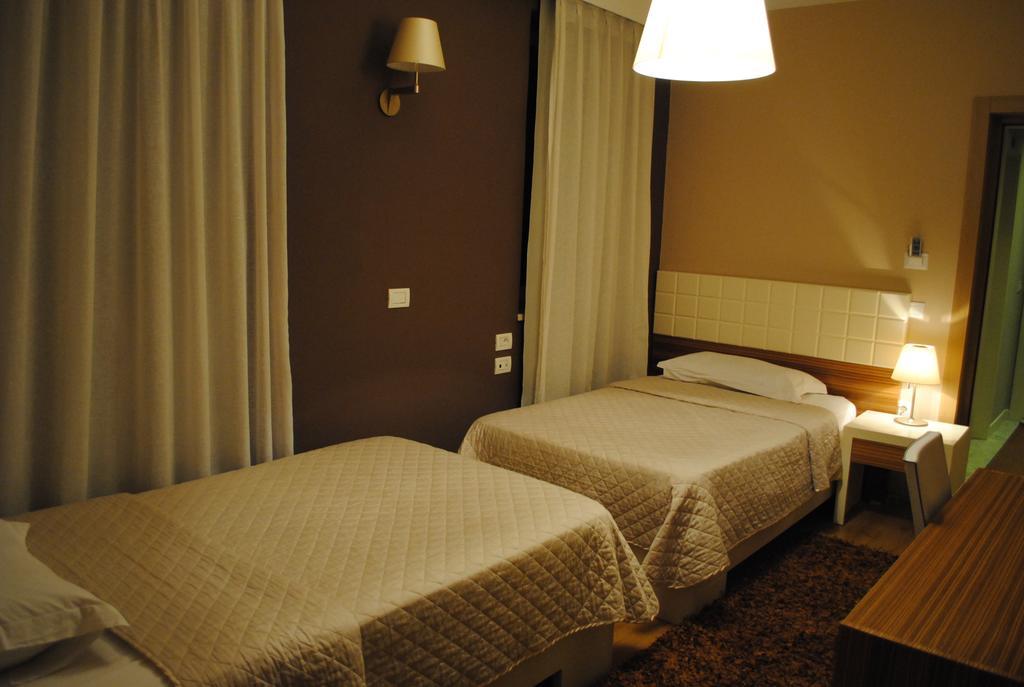 Hotel Vila 60 Tirana Zewnętrze zdjęcie